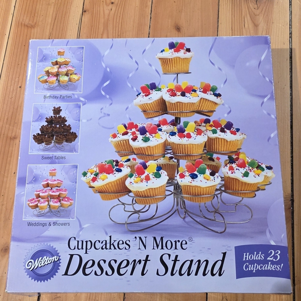Wilton Cupcakes 'N More Dessert Stand - Purple